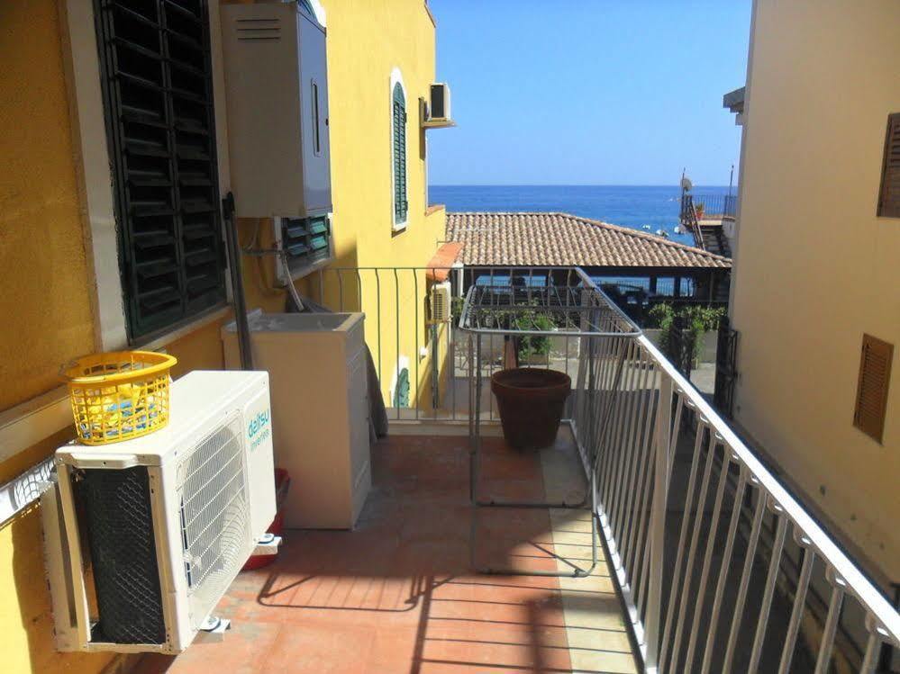 Beach Apartments Patrizia タオルミーナ エクステリア 写真